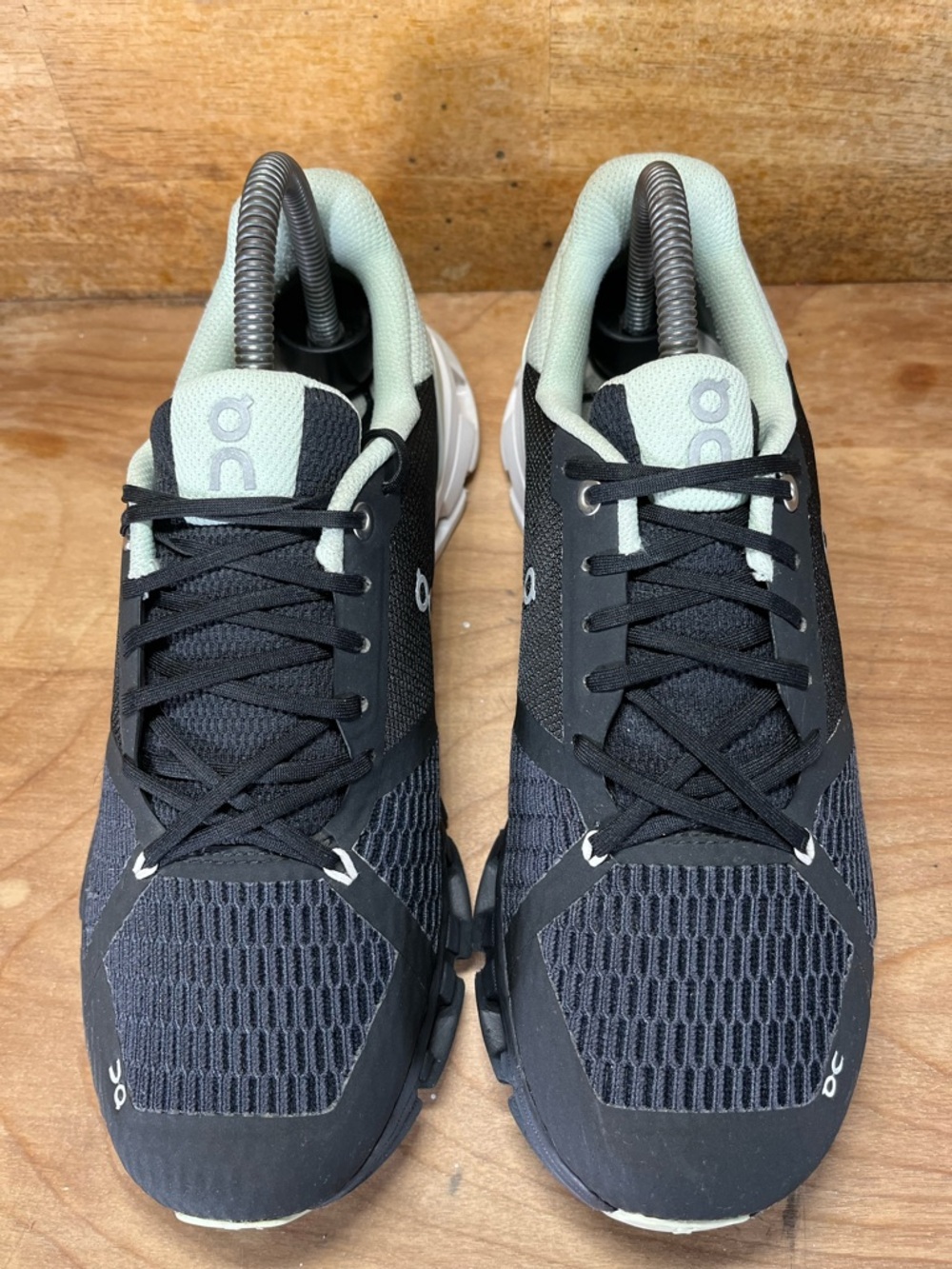 On CloudFlyer REFLECTIVE CUSHIONED Womens Size 8.5 Running Shoes Sneakers Black - Picture 3 of 12